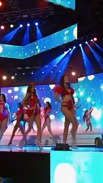 Las 10 candidatas se dan con fuerza en el desfile de traje de baño
