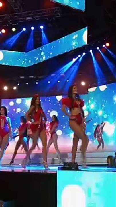 Las 10 candidatas se dan con fuerza en el desfile de traje de baño