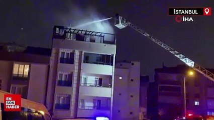 Esenyurt'ta binanın çatısı alev alev yandı