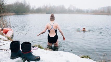 Gesund oder gefährlich? Was Eisbaden mit dem Körper macht