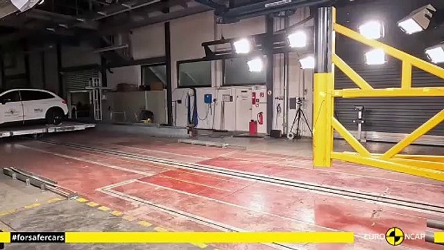 Le grand SUV électrique Mercedes-EQ EQE SUV obtient cinq étoiles aux crash-tests Euro NCAP 2023