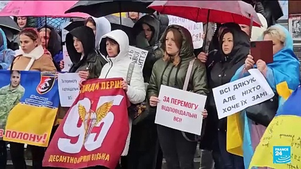 Families of Ukrainian troops call for break from war