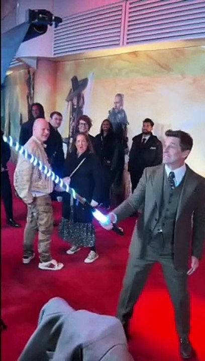 Zack Snyder destroys a journalist's projector w...