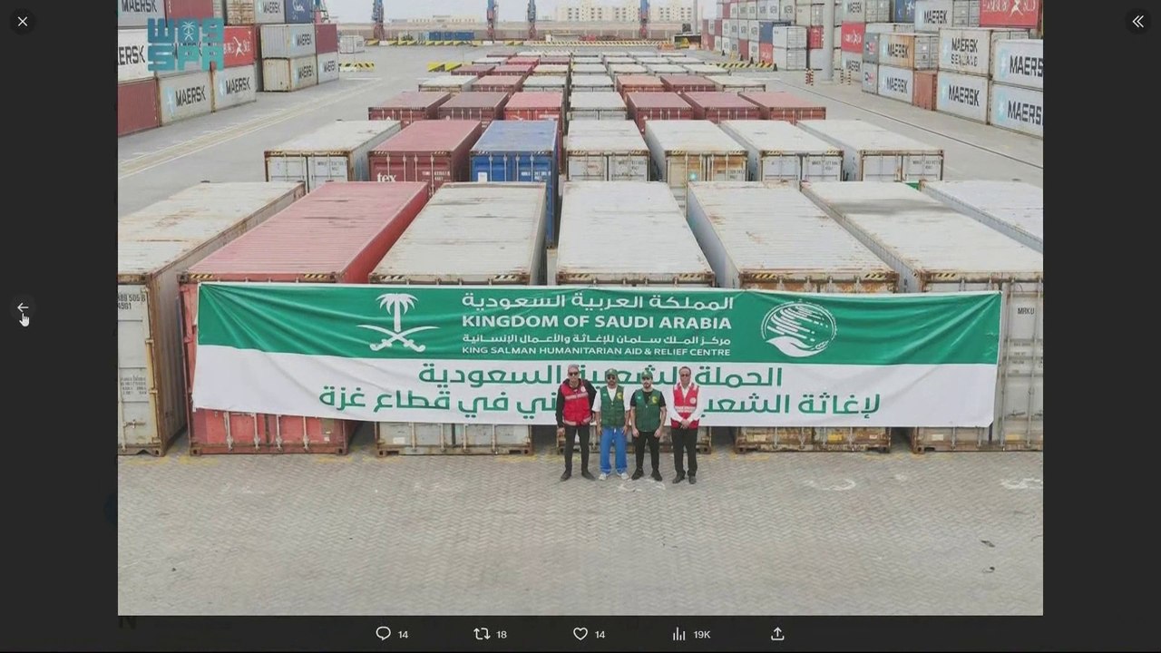 وصول الباخرة الثالثة من الجسر البحري السعودي لـ #غزة والتي تحمل مستلزمات طبية ومواد غذائية أساسية #السعودية #فلسطين  #العربية