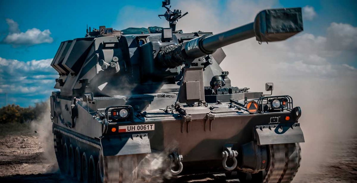 自走式 155mm クラブ榴弾砲