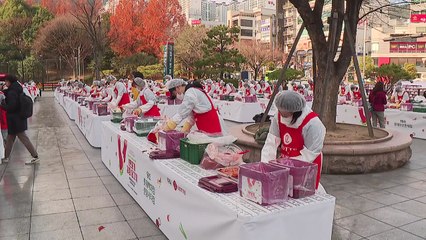 [부산] 롯데그룹, 김장 만 포기 담가 부산지역 저소득층에 / YTN