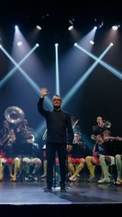 Quand les joueurs et le staff du Racing club de Lens fêtent la fin de saison en reprenant la musique de la Ligue des champions. 