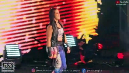 Bayley Destroys Fans Signs During WWE Live Event!!