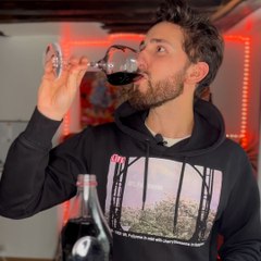 Ce chef sommelier déguste pour la première fois de la Villageoise