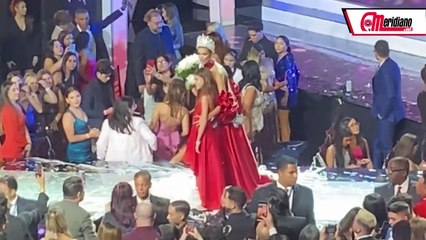 Miss Venezuela 2023 celebra junto a su hija en el escenario