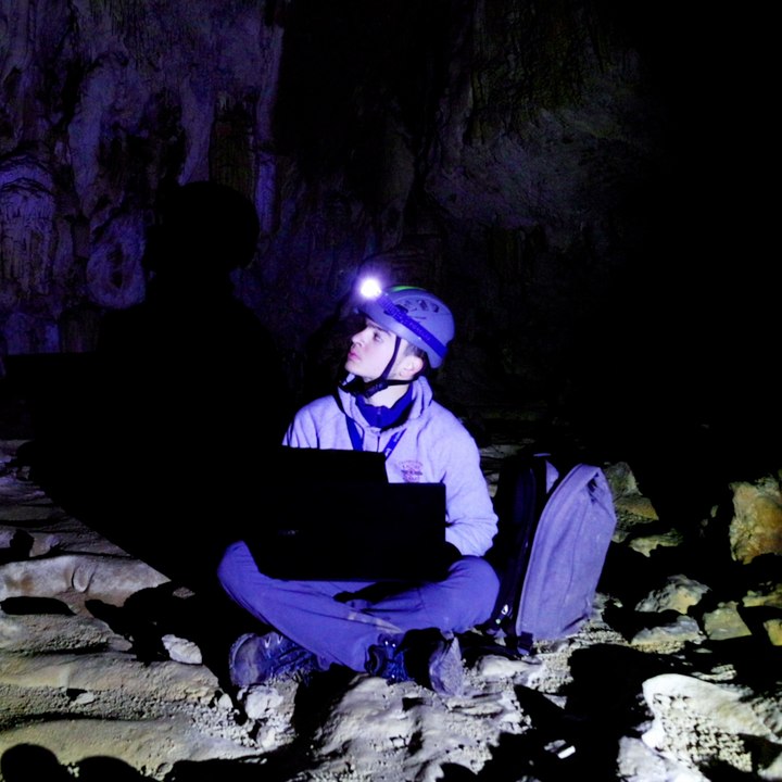 Sous l'eau, dans une grotte... Lubin écrit un film dans des lieux insolites