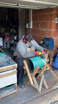 Rémy fabrique des tongue drums : des instruments conçus à partir de bouteilles de gaz