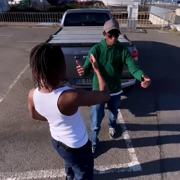 Les frères du groupe Ghetto Trio imitent à la perfection les gestuelles du jeu vidéo GTA
