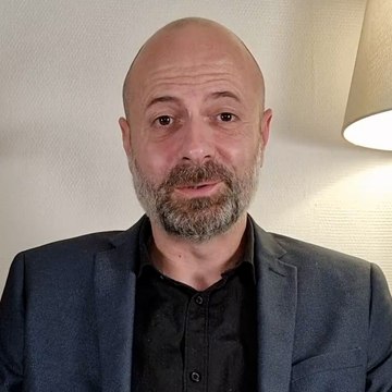 Grégoire lit les grands textes du rap français avec sérieux