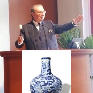 Ce vase estimé à 2 000 euros a été vendu 7,7 millions d’euros aux enchères