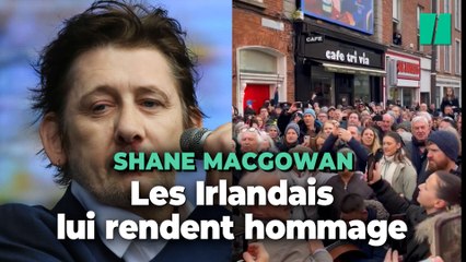 Скачать видео: L’émouvant hommage de Dublin au chanteur des Pogues, Shane MacGowan