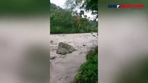 Air Sungai Tiba-Tiba Naik, Truk Pasir Terserat Arus Banjir di Banjarnegara