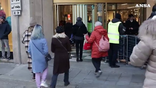 Consumi in ripresa, sale la spesa per i regali di Natale