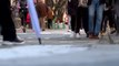 La convivencia 'imposible' entre peatones y transporte público en el centro de las ciudades