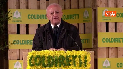 La battuta di De Luca sul cibo sintetico: Troveremo Grillo che mangia la fiorentina