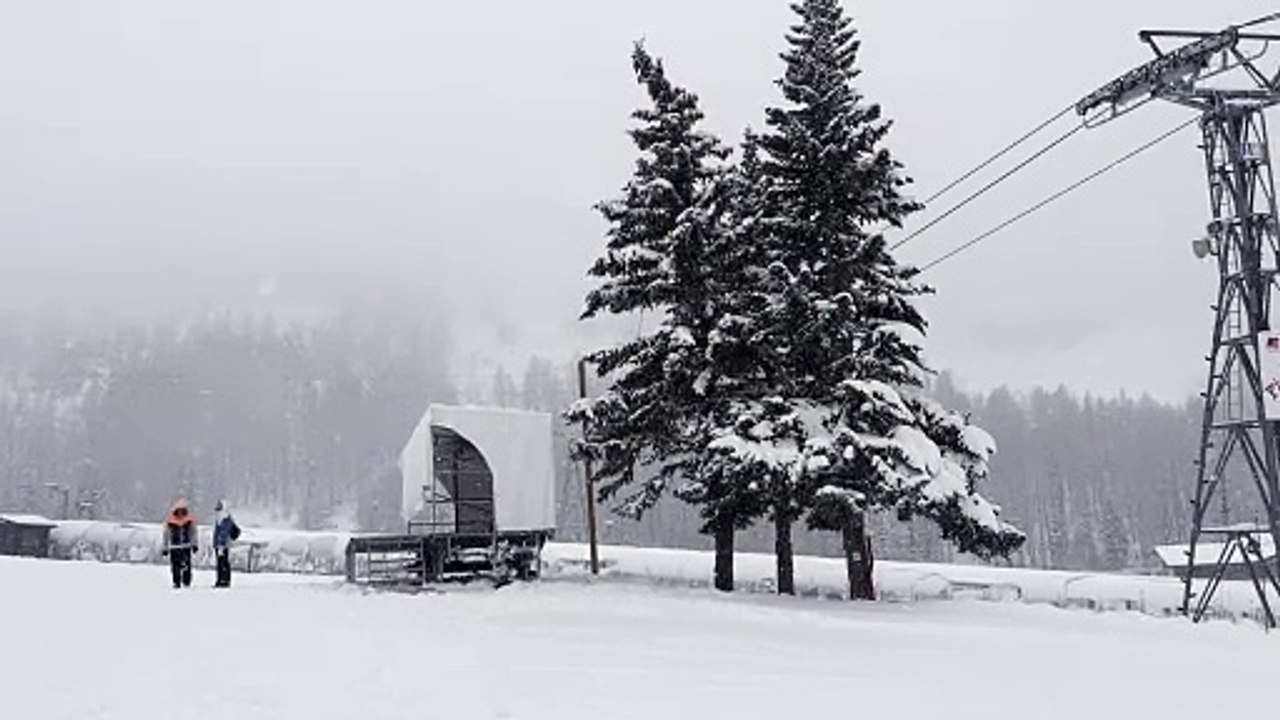 La neige est de retour à Isola 2000 pour la réo...