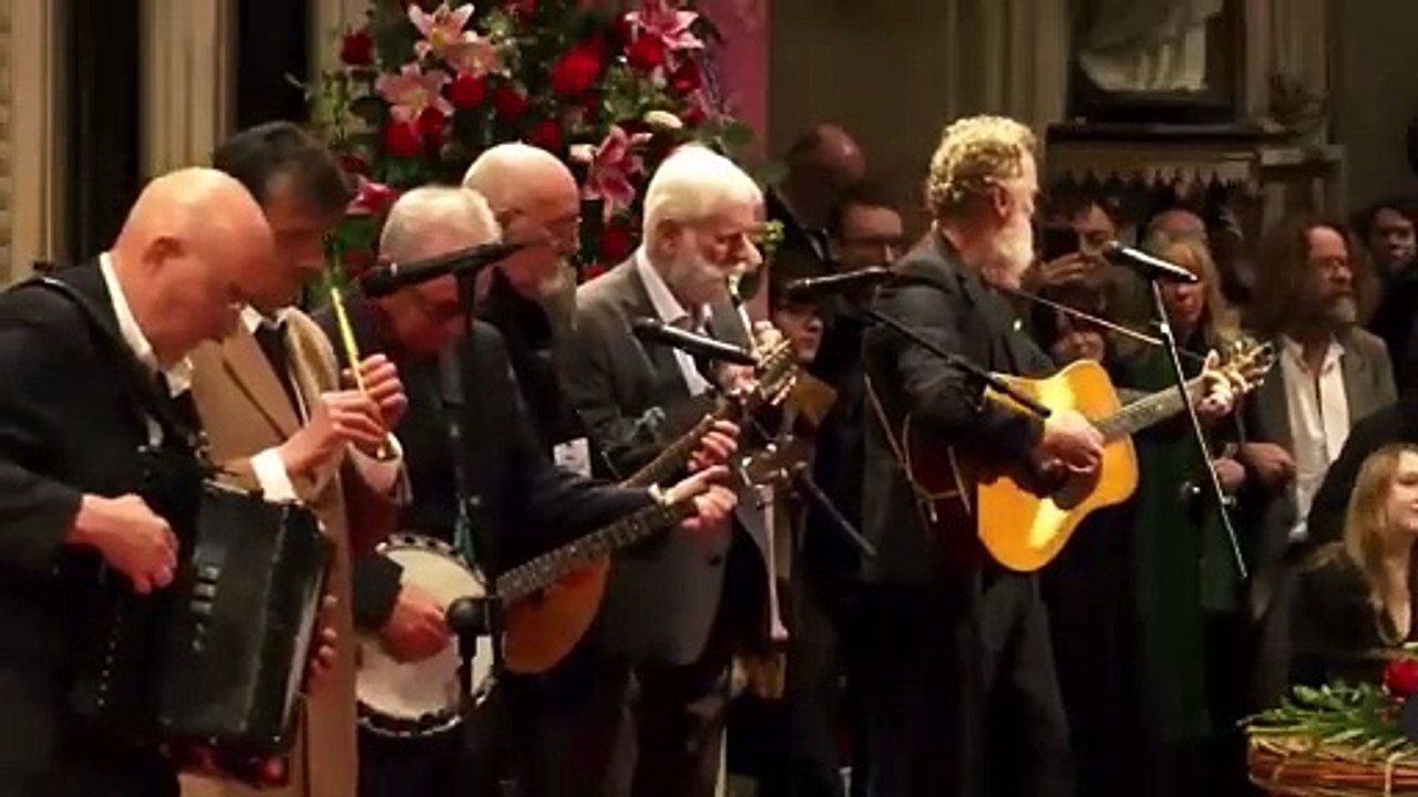 The Pogues joined by Glen Hansard and Lisa O'Neill  FAIRYTALE OF NEW YORK at Shane MacGowan funeral