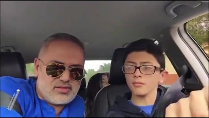 Oğluna ilk kez araba sürdüren baba