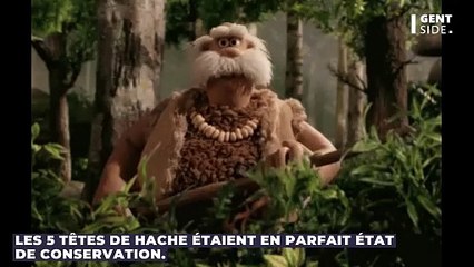 Il découvre par hasard des haches datant de l’Âge du bronze