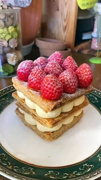 1枚ずつはがして食べました 値段やお店の場所はインスタにのせてます ミルフィーユ
