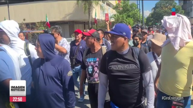 Maestros de la CNTE protestaron mientras gobernador de Chiapas rendía Quinto Informe