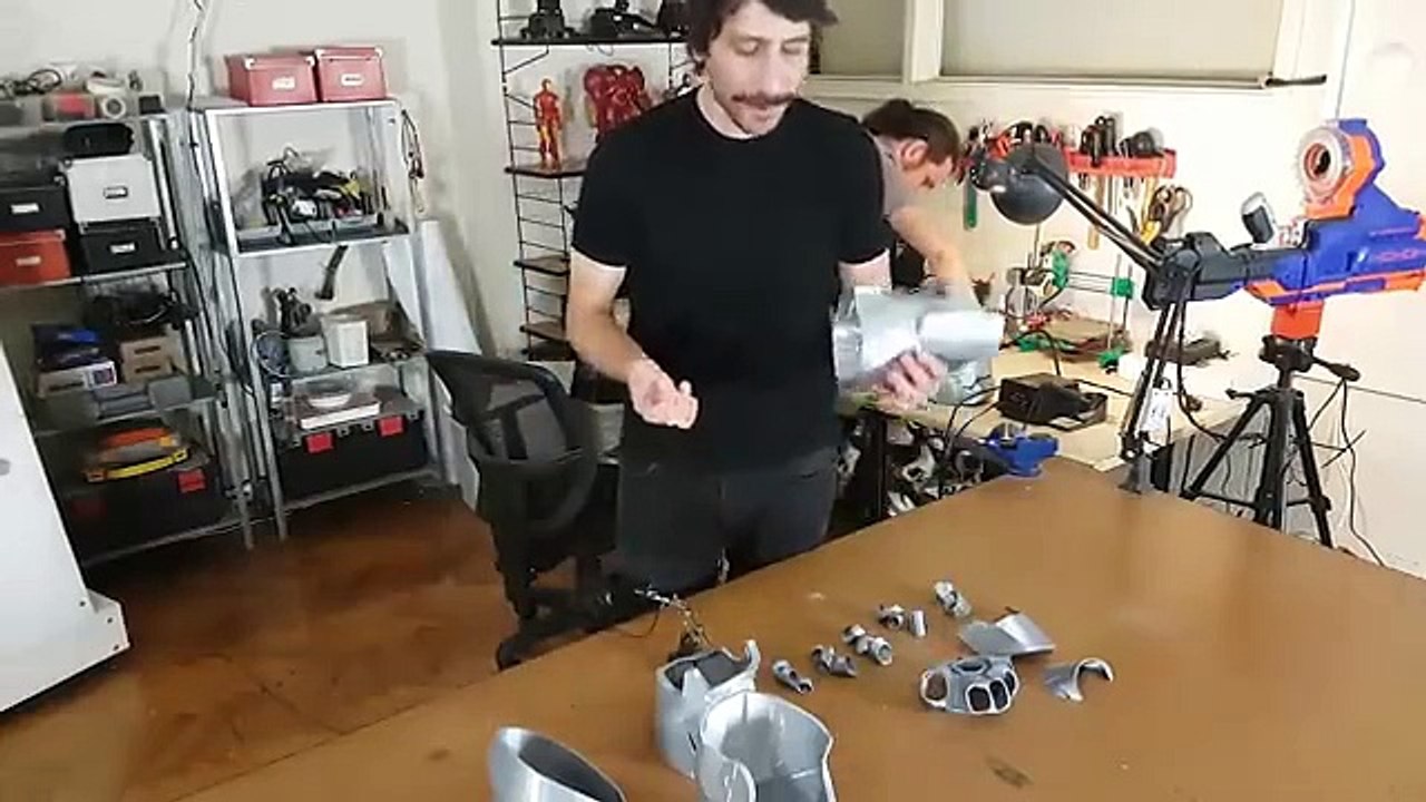 Iron Man Zırhı Yapımı - Bölüm 3_ Kol Zırhı ve Friday Güncellemesi(_sMHnhistA_c_)