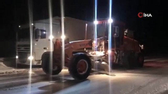 Antalya-Konya karayolunda kar sebebiyle ağır tonajlı araçların geçişine izin verilmiyor