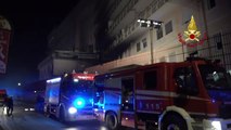 L'incendio all'ospedale di Tivoli: portati via oltre 200 pazienti