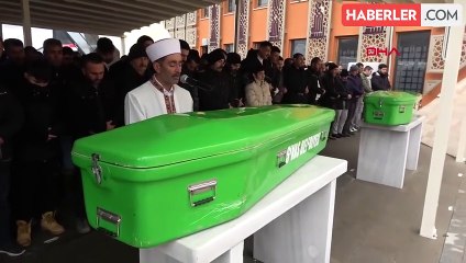 Sivas'ta Bariyerlere Çarpan Araçta Hayatını Kaybedenler Son Yolculuğuna Uğurlandı