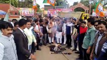 भ्रष्टाचार और घोटालों को लेकर भाजपा का गांधी चौराहे पर कांग्रेस के खिलाफ प्रदर्शन
