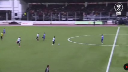 هدف من مسافة بعيدة