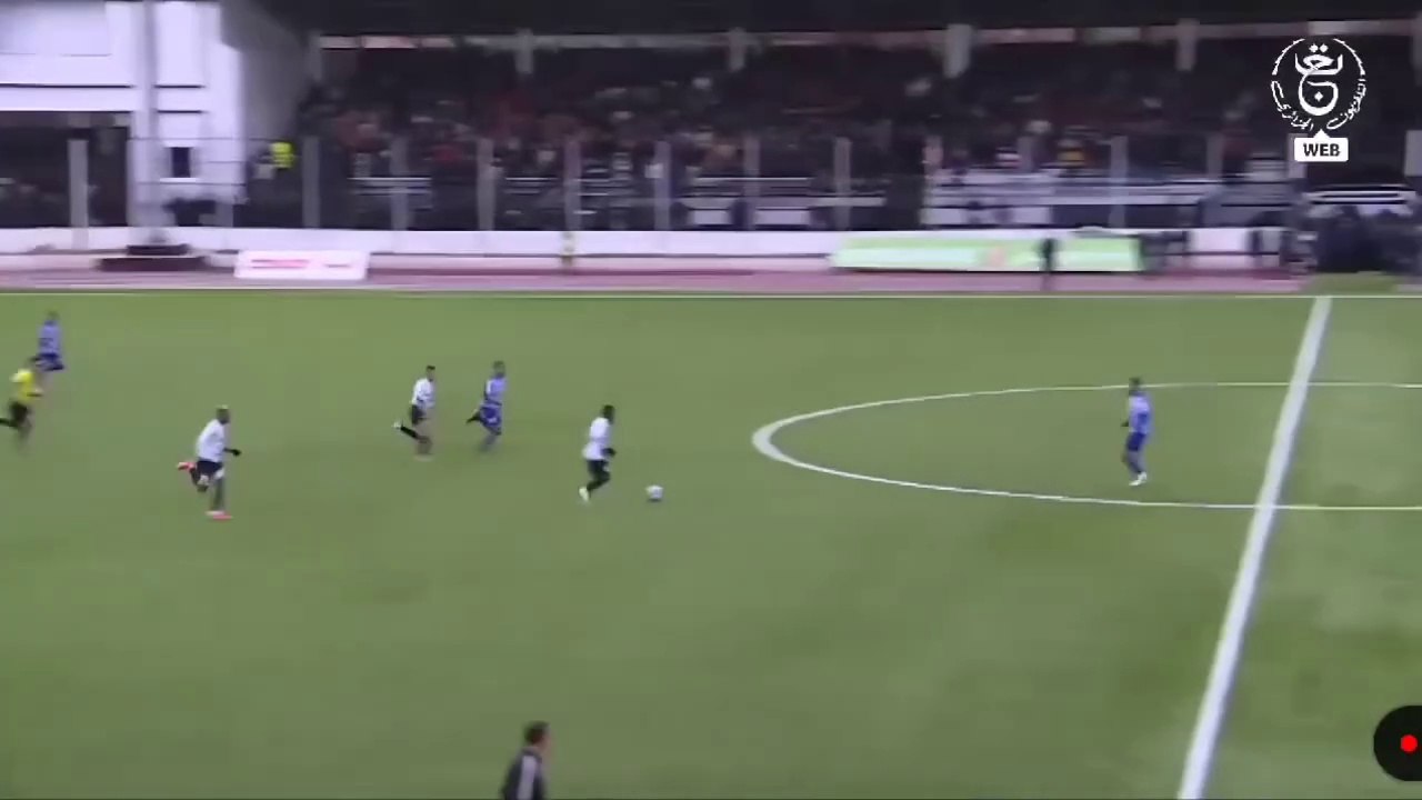 هدف من مسافة بعيدة