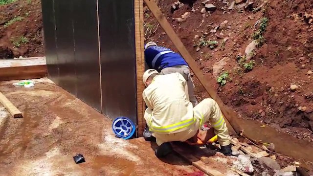Nasceu de novo! Ciclista cai barranco a baixo e é socorrido pelo Siate no Interlagos