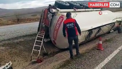 Kırıkkale'de mazot yüklü tanker ile tırın çarpıştığı kazada 1 kişi yaralandı