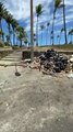 Moradores denunciam falta de recolhimento de lixo em praia de Vilas do Atlântico