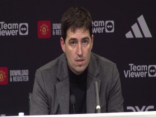 Iraola Celebrates Bournemouth's Stunning 3-0 Victory Over Manchester United at Old Trafford ⚽