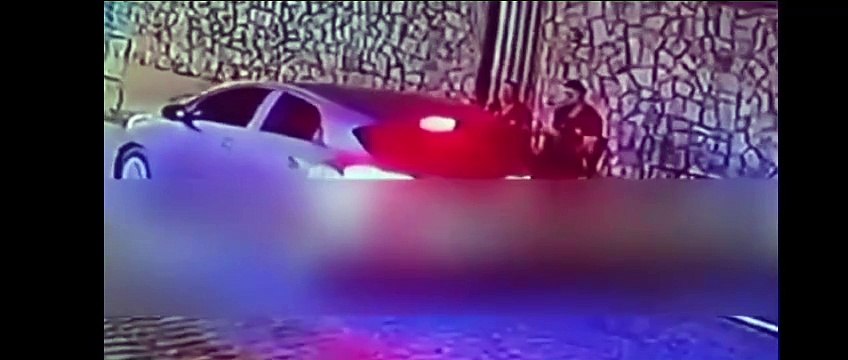 Homem é morto a tiros em frente a bar; vídeo mostra crime