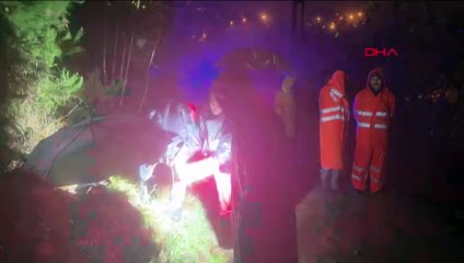 Heyelanda yıkılan evdekileri kurtarmaya çalışan ekipler toprak altında kaldı