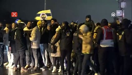 Fenerbahçe Taraftarlarından Beşiktaş Zaferi Sonrası Coşkulu Karşılama! ⚽