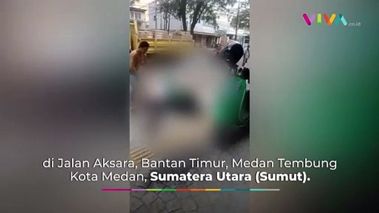 2 Driver Ojek Online Gulat di Pinggir Jalan, Leher Dipiting