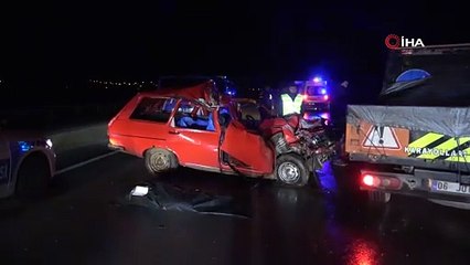 Kamyona arkadan çarpan araçtaki 2 kişi hayatını kaybetti
