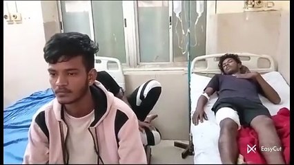 आरोपियों ने फोन कर घर से बाहर बुलाया और चाकू से कर दिया हमला