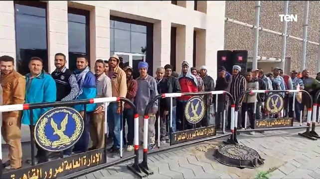 توافد موظفي الحي الحكومي في العاصمة الإدارية على اللجان الانتخابية للتصويت