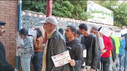 مشاركة الشباب في العملية الانتخابية من أمام مدرسة الشهيد شريف محمد بمنطقه رشدي وسط الاسكندرية