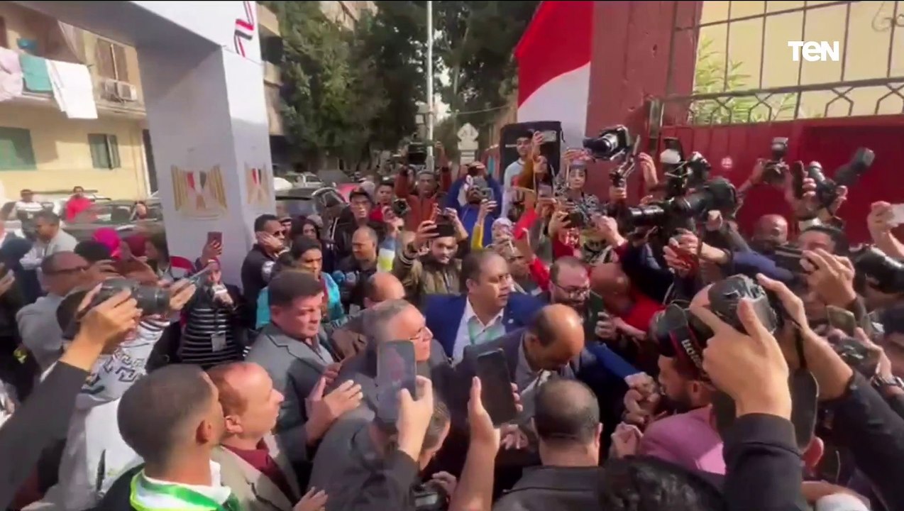 وصول المرشح عبد السند يمامة لمدرسة بدر بالدقى للإدلاء بصوته بانتخابات الرئاسة